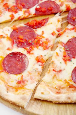 pepperoni pizza dilimleri