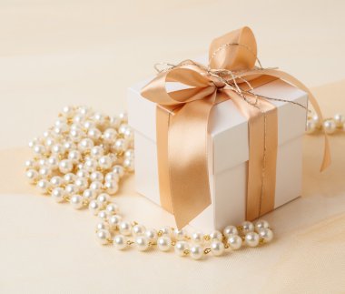 inci kolye hediye kutusu