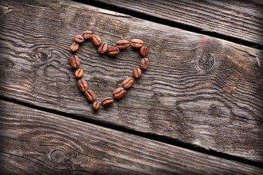 Kalp şeklinde kahve çekirdekleri.