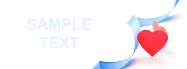 Mavi kurdele ile kırmızı kağıt Kalpler