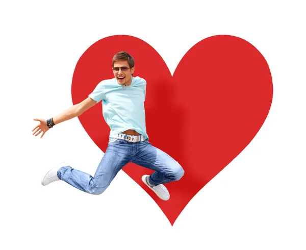 Homem pulando com coração vermelho no fundo — Fotografia de Stock