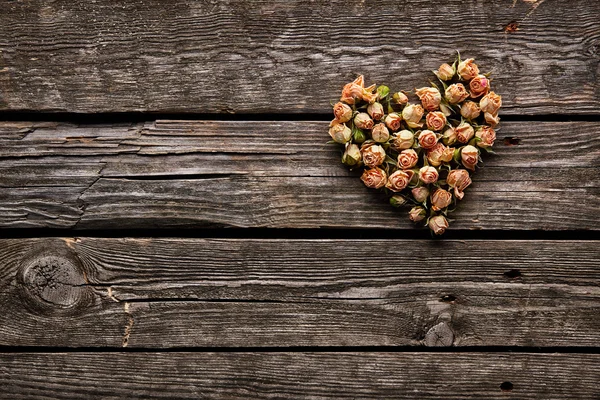 Flores rosas en forma de corazón —  Fotos de Stock