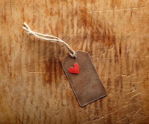 Gift tag with small red heart — Stock Photo, Image