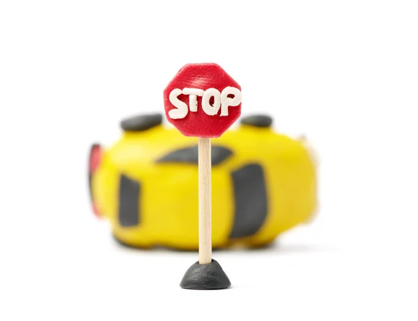Automodel met stop weg ondertekenen — Stockfoto