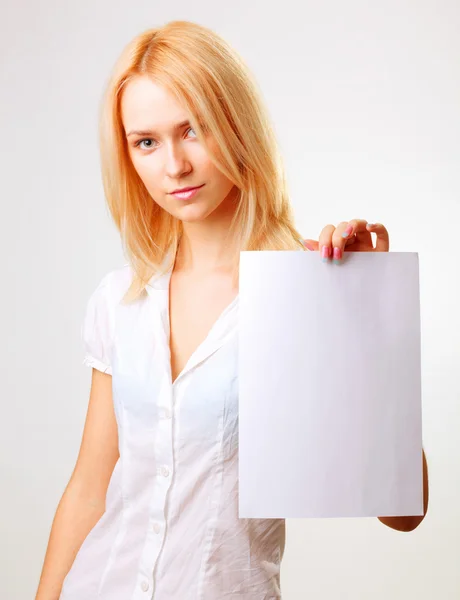 Woman showing blank paper sheet — Stock Photo, Image