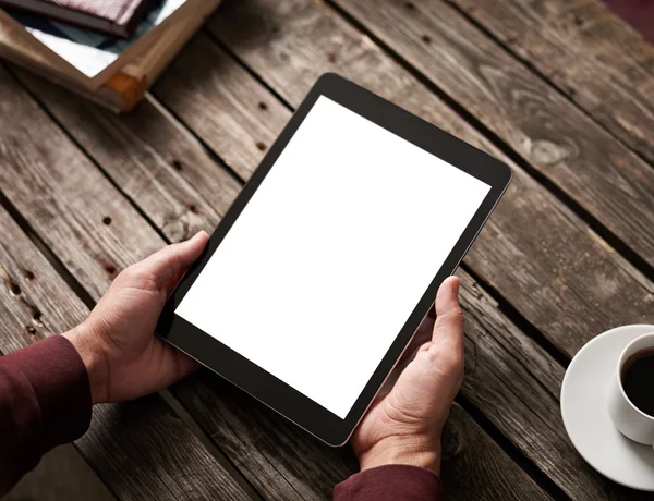 Dijital tablet bilgisayarı erkeklerin elinde