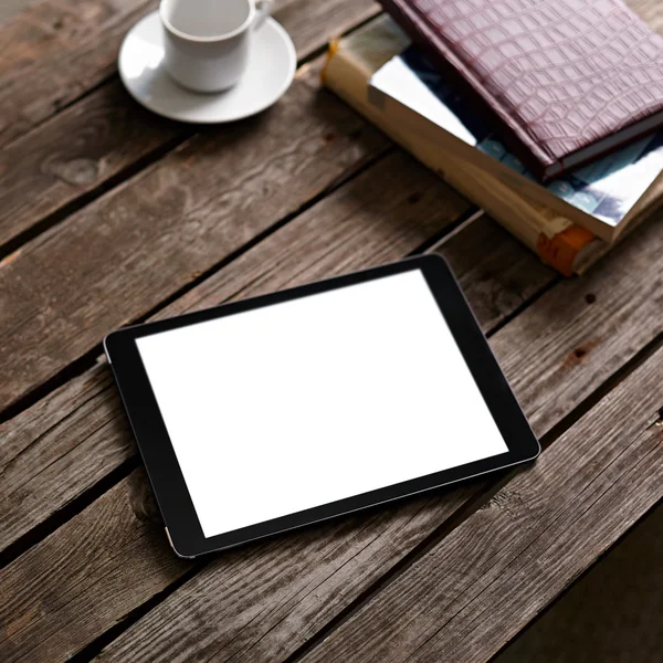 Tablet computador, livros e xícara de café — Fotografia de Stock