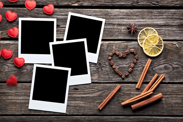 Photo frames with heart shapes and cinnamon — Stock Photo, Image