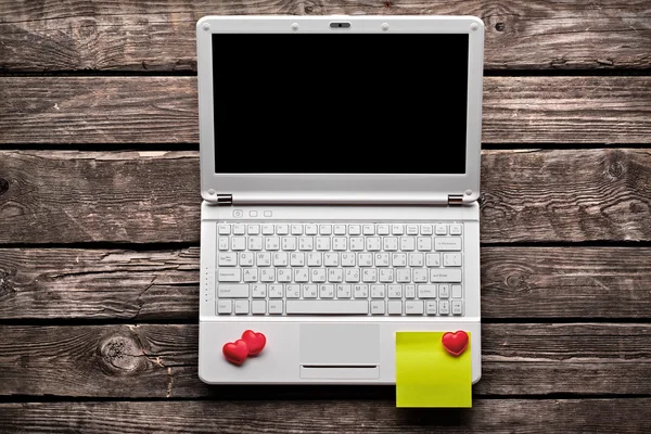 Laptop klavye küçük kırmızı kalp — Stok fotoğraf
