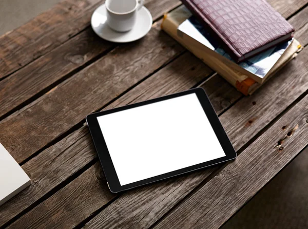 Tablet computador com xícara de café — Fotografia de Stock