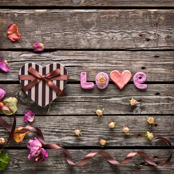 Hediye kutusu ile kelime aşk