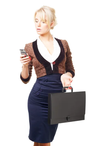 Mujer de negocios mirando el teléfono celular — Foto de Stock