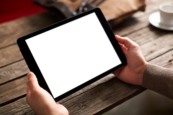 Dijital tablet bilgisayarı erkeklerin elinde