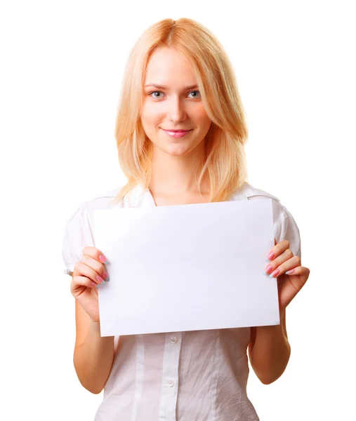 Mujer mostrando hoja de papel en blanco — Foto de Stock