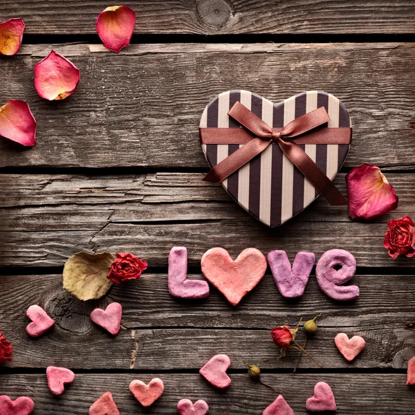 Kelime aşk kalp Sevgililer günü hediye kutusu ile