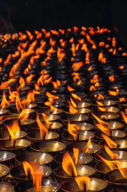  Tapınağın içinde dua mumları