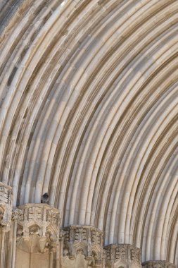 Santa Maria de Girona Katedrali, giriş kemerinin ayrıntıları. katalonya, İspanya