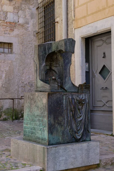 Esculturas Bronce Que Conmemoran Los Arquitectos Catedral Girona Girona Catalonia — Foto de Stock