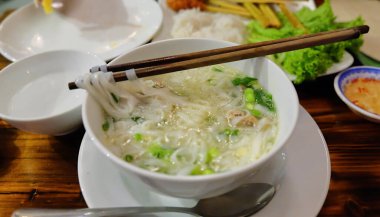 sebzeli erişte çorbası.