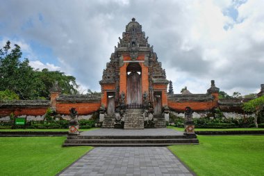 Taman Ayun Tapınağı 'na giriş kapısı, Mengwi, Bali, Endonezya