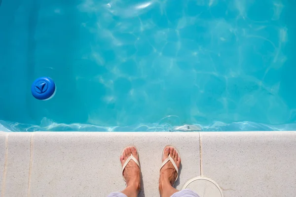 Dispensador Cloro Flotante Mantenimiento Desinfección Del Agua Piscina Del Jardín —  Fotos de Stock