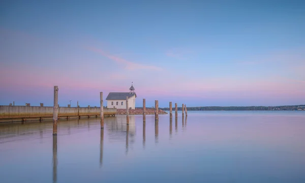 Aland reflexão pôr do sol na água — Fotografia de Stock