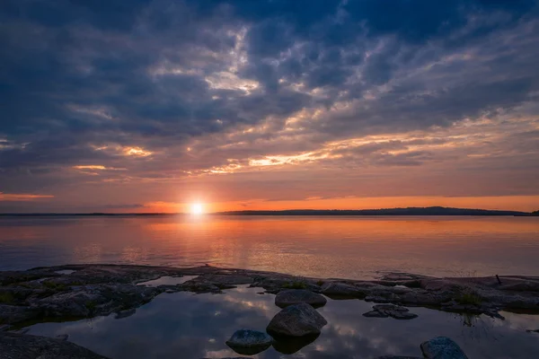 Beautiful sunset reflected in water — Stock Photo, Image