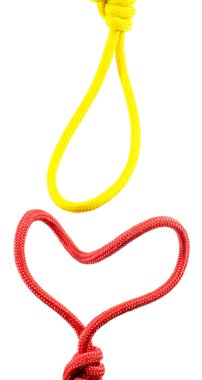 Sevgi ve nefret ip kavramı üzerinde beyaz izole