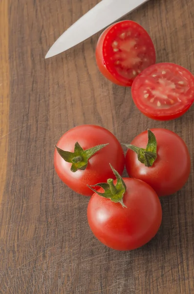 Juicy Cherry tomatoes on wooden background closeup — Stock Photo, Image