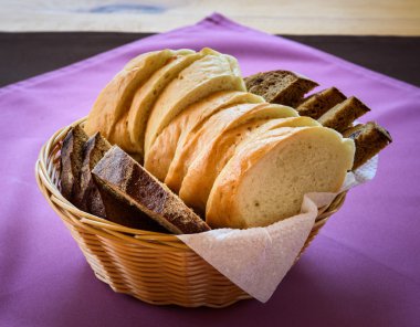 Siyah ve beyaz ekmek