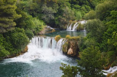 Krka park nehir ve Hırvatistan yüksek şelale
