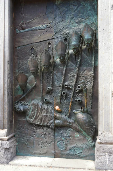 Πόρτα της εκκλησίας του Αγίου Νικολάου στη Λιουμπλιάνα — Φωτογραφία Αρχείου