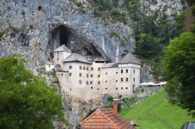 Predjama kale muhteşem bina