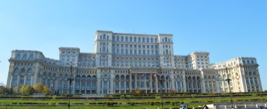 Romanya Parlamentosu Önden Görünüm