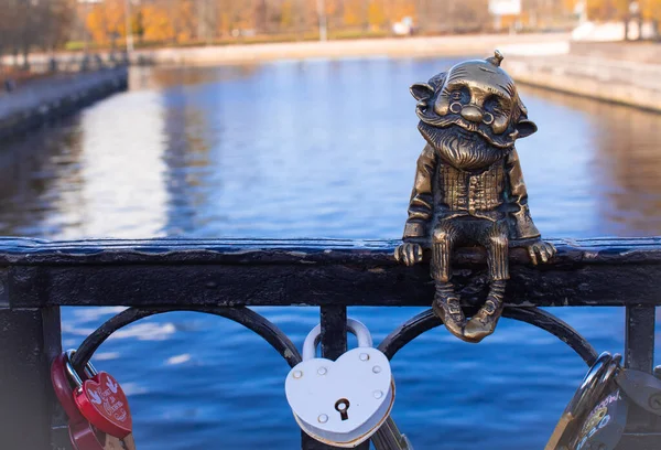 Oude Homlin brons op de brug in Kaliningrad — Stockfoto