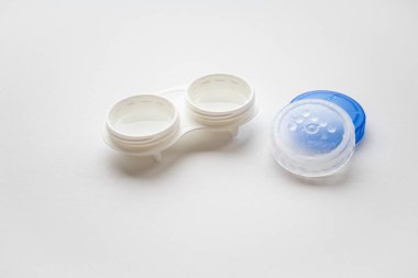 Lensler için kapaklar için açık beyaz bir kap 