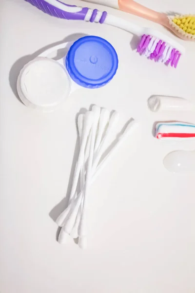 Гігієнічні зубні щітки, контейнер для лінз і наборів для догляду — стокове фото