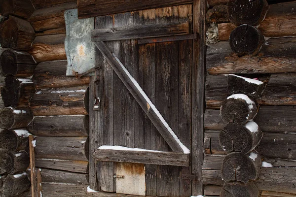 Tür Aus Brettern Einem Alten Holzhaus Dorf Winter — Stockfoto