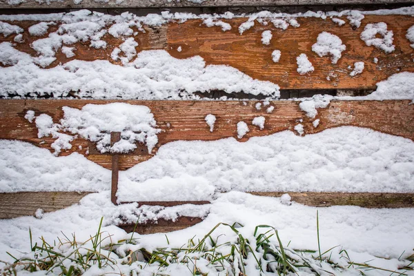 Fundo Natural Para Projetar Pranchas Madeira Perto Grama Neve — Fotografia de Stock