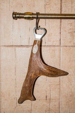 Sıra dışı stil tasarımlı şişeler için açıcı