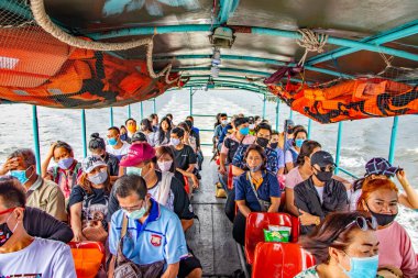 Patttaya bali hier armut Tayland Districht Chonburi halkı feribotla Koh Larn 'dan döndü.