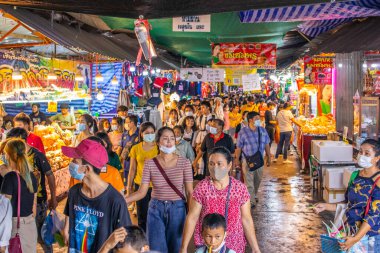 03.11 'den. Nakhon Pathom Tayland 'ın Phra Pathom Chedi kentinde 11-5 Kasım 2020 tarihleri arasında bir Tayland festivali düzenlendi. Chedi bölgesinde sayısız Tayland yemeği görülebiliyordu..