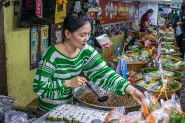 Nakhon Pathom yakınlarındaki Doi Wai pazarında.