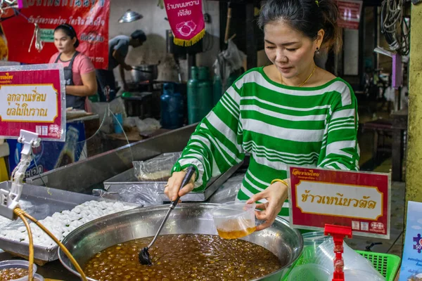 Nakhon Pathom yakınlarındaki Doi Wai pazarında.