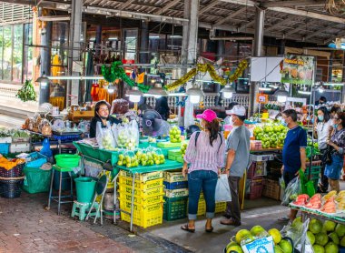 Don Wai Pazarı Nakhon Pathom yakınlarında.