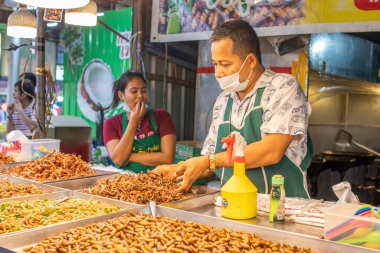 03.11 'den. Nakhon Pathom 'daki Phra Pathom Chedi çevresinde 11-5 Kasım 2020 tarihleri arasında bir Tayland festivali düzenlendi. Çedi bölgesinde sayısız Tayland yemeği görülebildi.. 