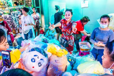 Taylandlı ünlü aktris Naowarat Yuktanan Bangkok Tayland 'ın Çin Mahallesi' ndeki Sampeng pazarında.