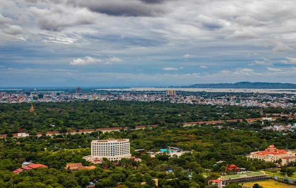 マンダレーミャンマービルマ 東南アジアマンダレー ヒルからの風景や街並みへの眺め — ストック写真