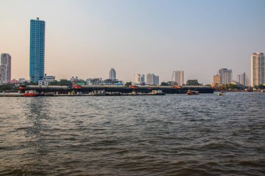 Bangkok Tayland Güneydoğu Asya Eğitim turu kapsamında Chao Phraya Nehri üzerinde seyahat