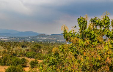 Si Racha Tayland ve Asya 'daki Wat Khao Tabak çevresindeki manzara